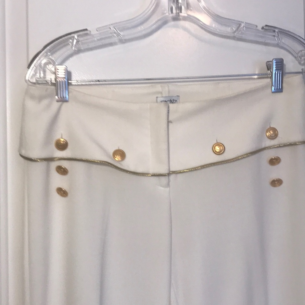 Cache Pants With Golden buttons - Picture 2 of 5